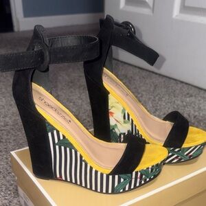 Shoe Dazzle Black and Yellow Striped Wedges